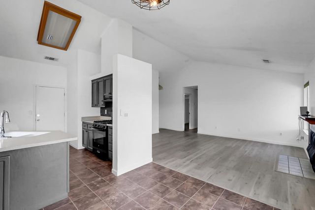 12343 Quicksilver St, Waterford, CA 95386