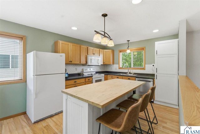 2208 Fairbanks Drive, North Mankato, MN 56003