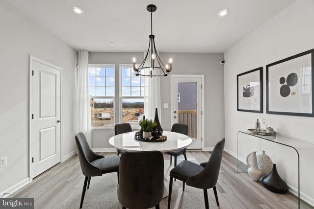 443 PRESIDENTS POINTE AVE, Ranson, WV 25438