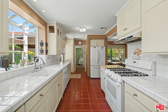 6454 Orion Avenue, Van Nuys, CA 91406