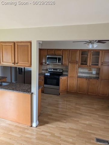 12954 Kinlock Drive, Sterling Heights, MI 48312