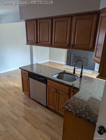 12954 Kinlock Drive, Sterling Heights, MI 48312
