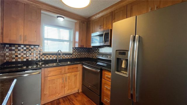 531 W Kalmia Drive 5, Lake Park, FL 33403