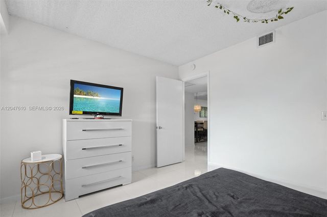 1251 SW 125th Avenue 402T, Pembroke Pines, FL 33027