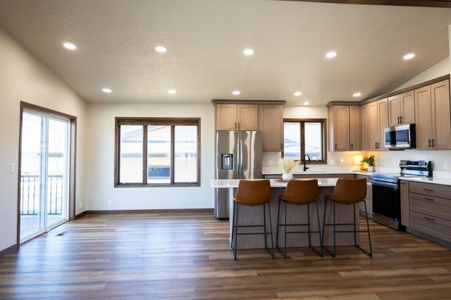 1961 S Shore Drive, Worthington, MN 56187