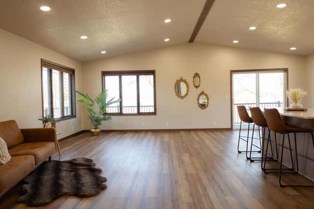 1961 S Shore Drive, Worthington, MN 56187