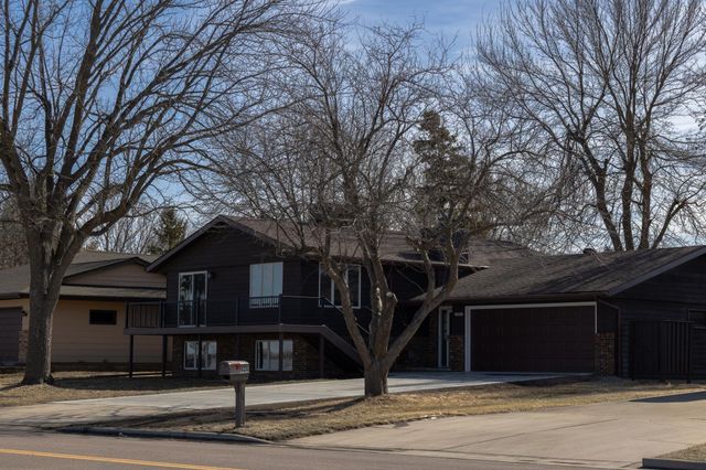 1961 S Shore Drive, Worthington, MN 56187