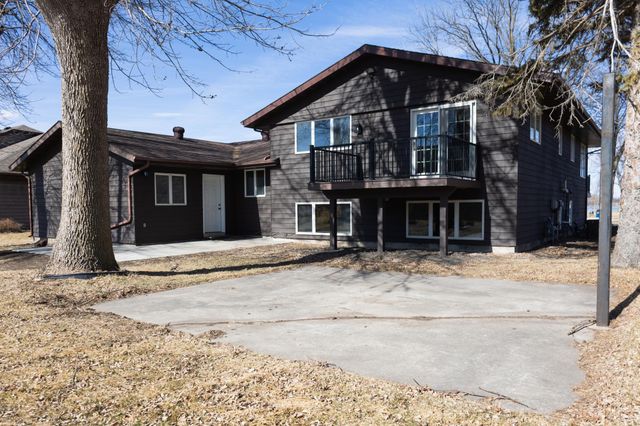 1961 S Shore Drive, Worthington, MN 56187