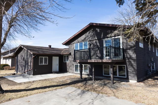 1961 S Shore Drive, Worthington, MN 56187