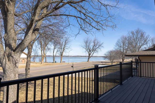 1961 S Shore Drive, Worthington, MN 56187