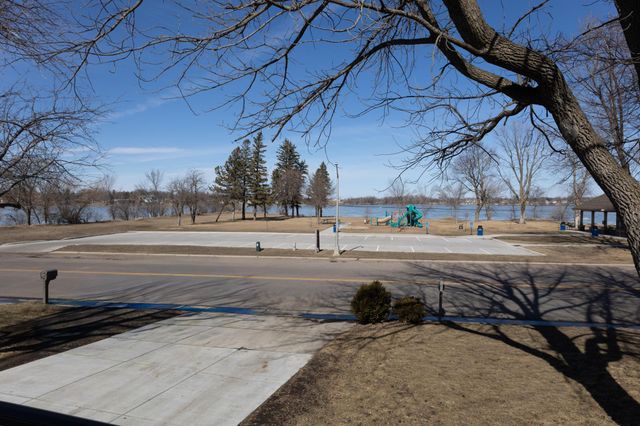 1961 S Shore Drive, Worthington, MN 56187