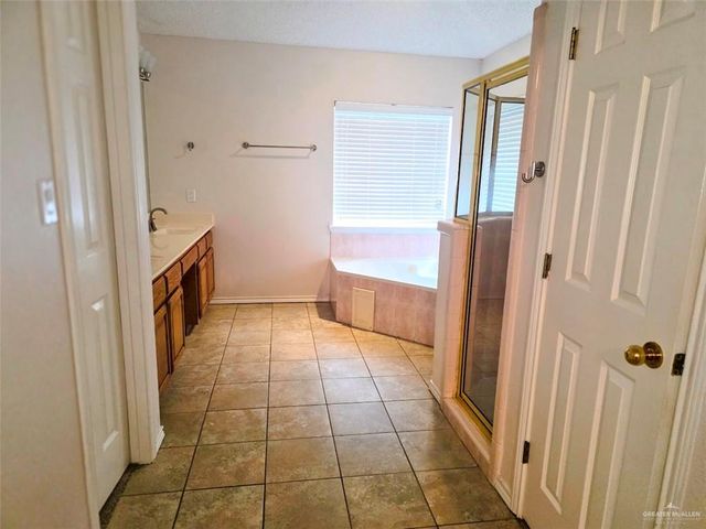 101 E Warbler Avenue, Mcallen, TX 78504