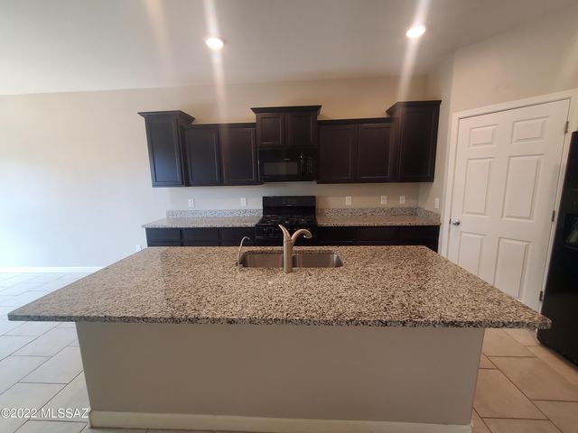 12188 E Domnitch Drive, Vail, AZ 85641