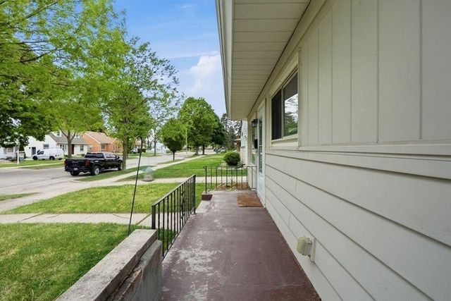 3220 S 72nd STREET, Milwaukee, WI 53219