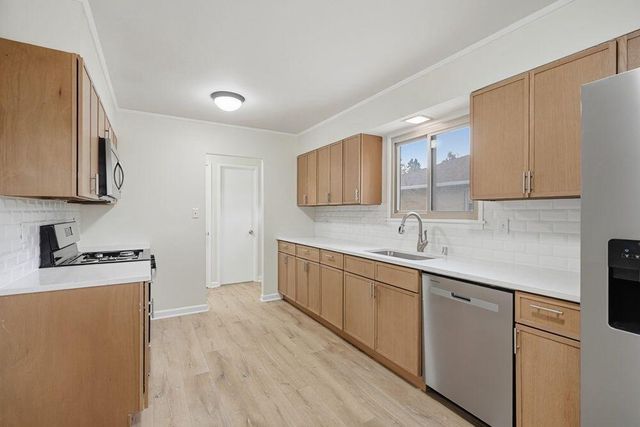 3220 S 72nd STREET, Milwaukee, WI 53219