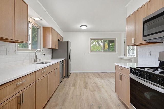 3220 S 72nd STREET, Milwaukee, WI 53219