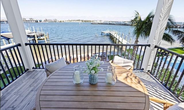 203 BAY DRIVE N, Bradenton Beach, FL 34217