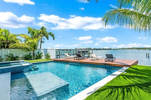 203 BAY DRIVE N, Bradenton Beach, FL 34217