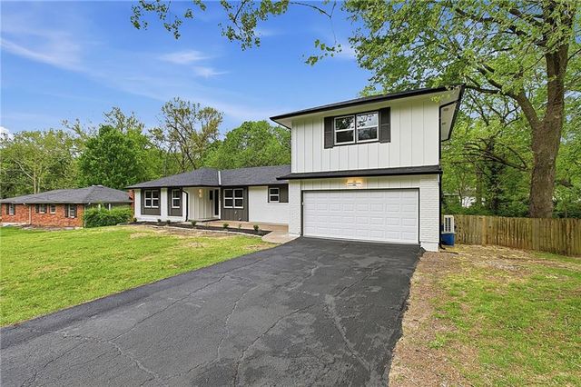 1480 Hemlock Drive, Liberty, MO 64068