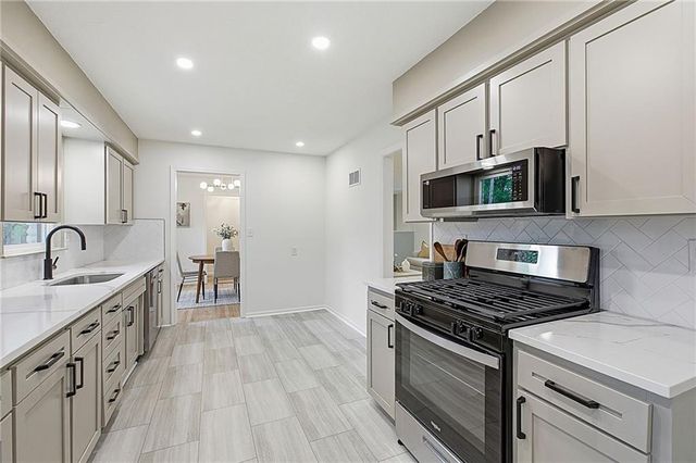 1480 Hemlock Drive, Liberty, MO 64068