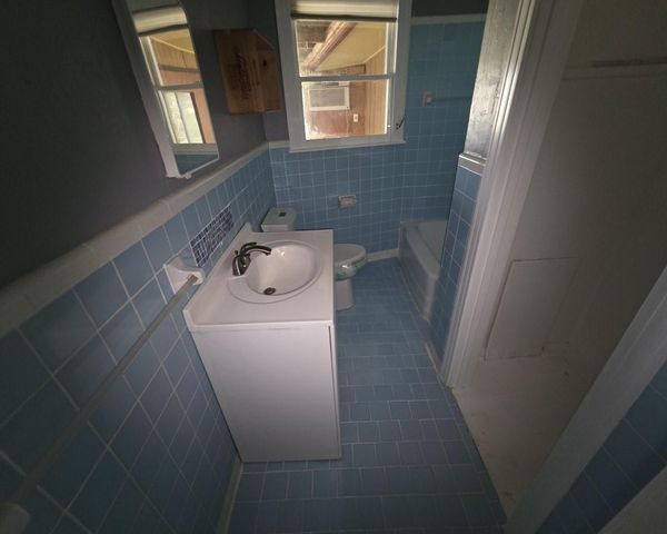 813 N Morgan Street, Angleton, TX 77515