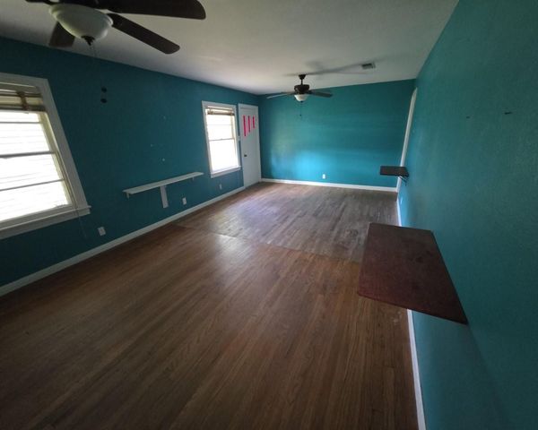 813 N Morgan Street, Angleton, TX 77515