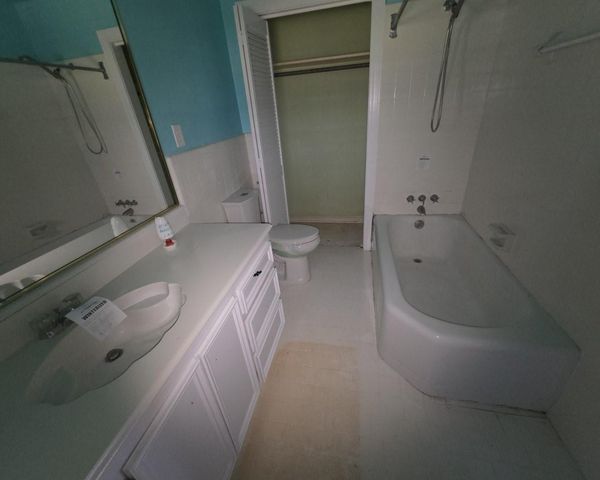 813 N Morgan Street, Angleton, TX 77515