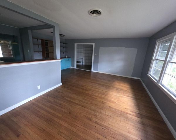 813 N Morgan Street, Angleton, TX 77515