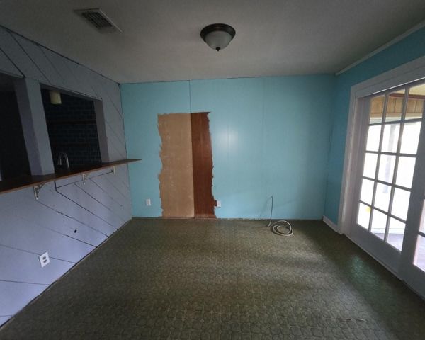 813 N Morgan Street, Angleton, TX 77515