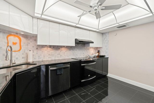 2400 Presidential Way 1906, West Palm Beach, FL 33401