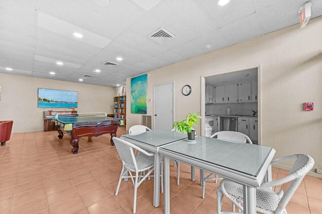 2400 Presidential Way 1906, West Palm Beach, FL 33401