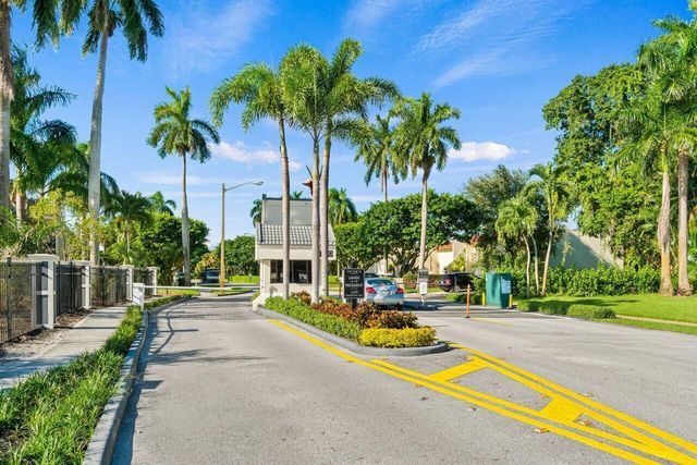 2400 Presidential Way 1906, West Palm Beach, FL 33401