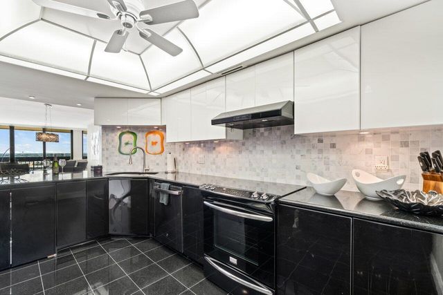 2400 Presidential Way 1906, West Palm Beach, FL 33401