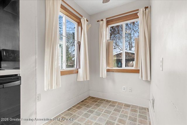 218 N Magnolia Avenue, Lansing, MI 48912