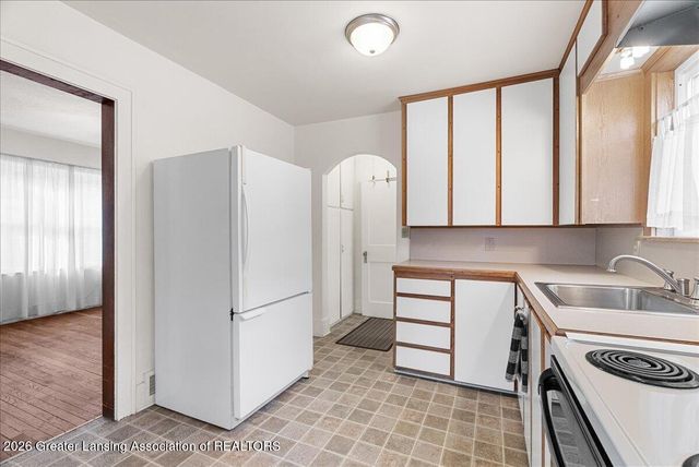 218 N Magnolia Avenue, Lansing, MI 48912