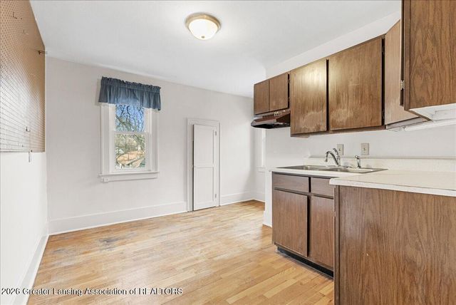 218 N Magnolia Avenue, Lansing, MI 48912