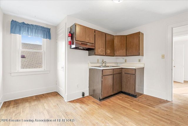 218 N Magnolia Avenue, Lansing, MI 48912