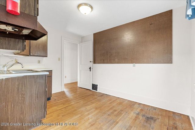 218 N Magnolia Avenue, Lansing, MI 48912