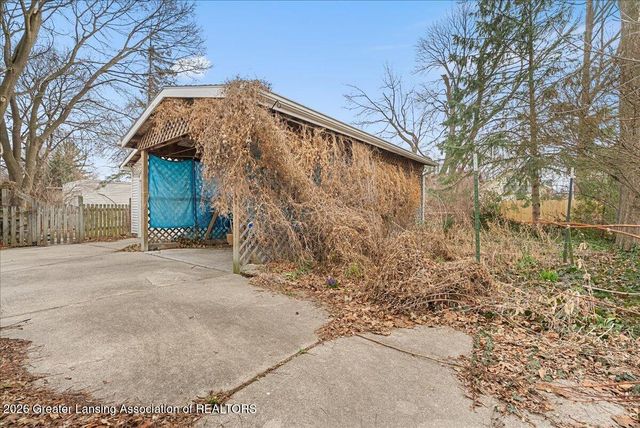 218 N Magnolia Avenue, Lansing, MI 48912