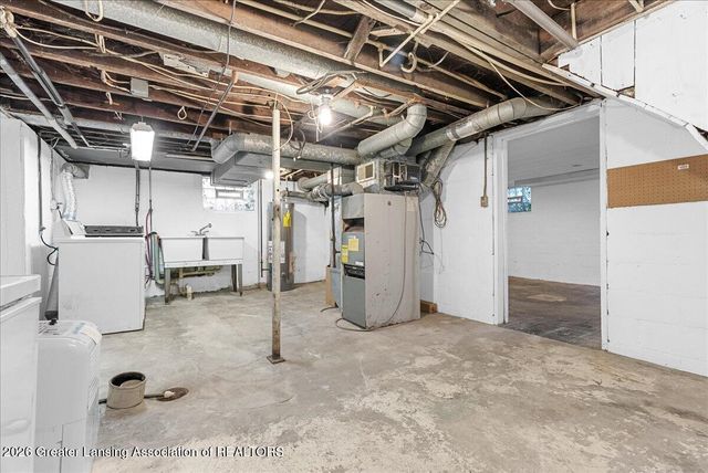 218 N Magnolia Avenue, Lansing, MI 48912