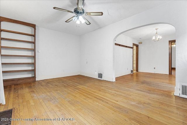 218 N Magnolia Avenue, Lansing, MI 48912