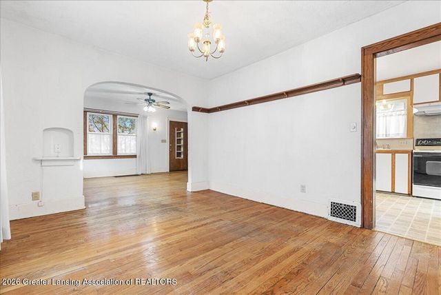 218 N Magnolia Avenue, Lansing, MI 48912