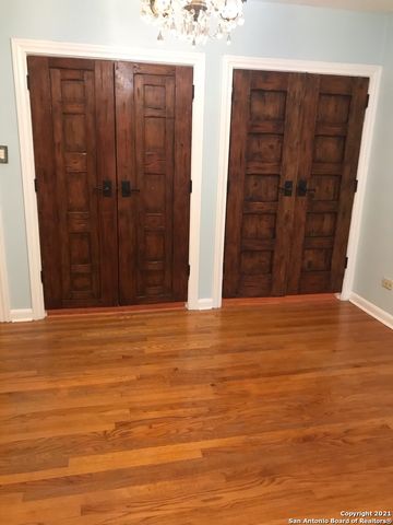 118 E ELMVIEW PL, Alamo Heights, TX 78209