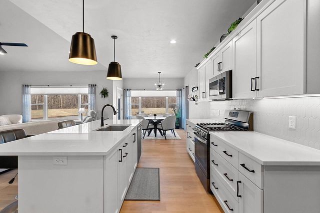 1652 TORCHWOOD TRAIL, De Pere, WI 54115