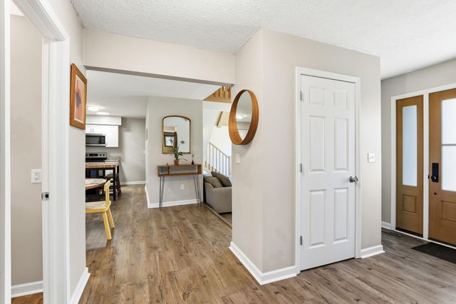 5735 Eureka Road, Excelsior, MN 55331