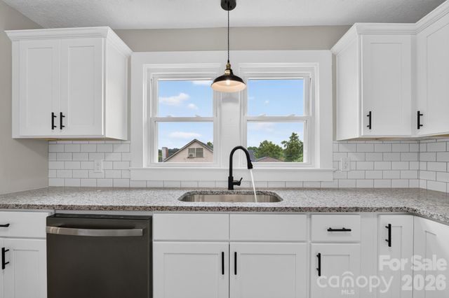 410 Spruce Street SW, Lenoir, NC 28645