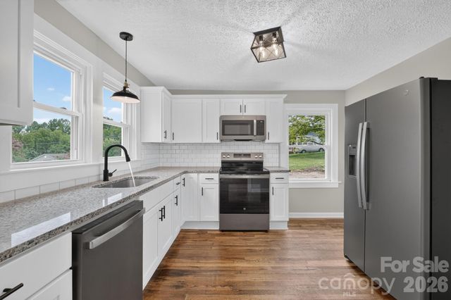 410 Spruce Street SW, Lenoir, NC 28645