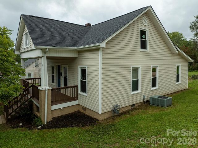 410 Spruce Street SW, Lenoir, NC 28645