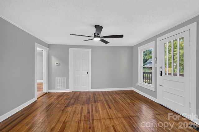 410 Spruce Street SW, Lenoir, NC 28645