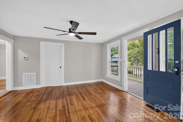 410 Spruce Street SW, Lenoir, NC 28645